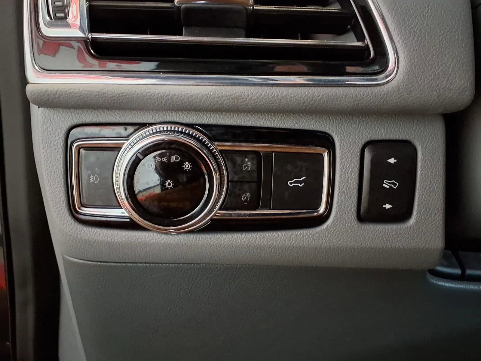 Used 2019 Lincoln Navigator L Reserve image 25