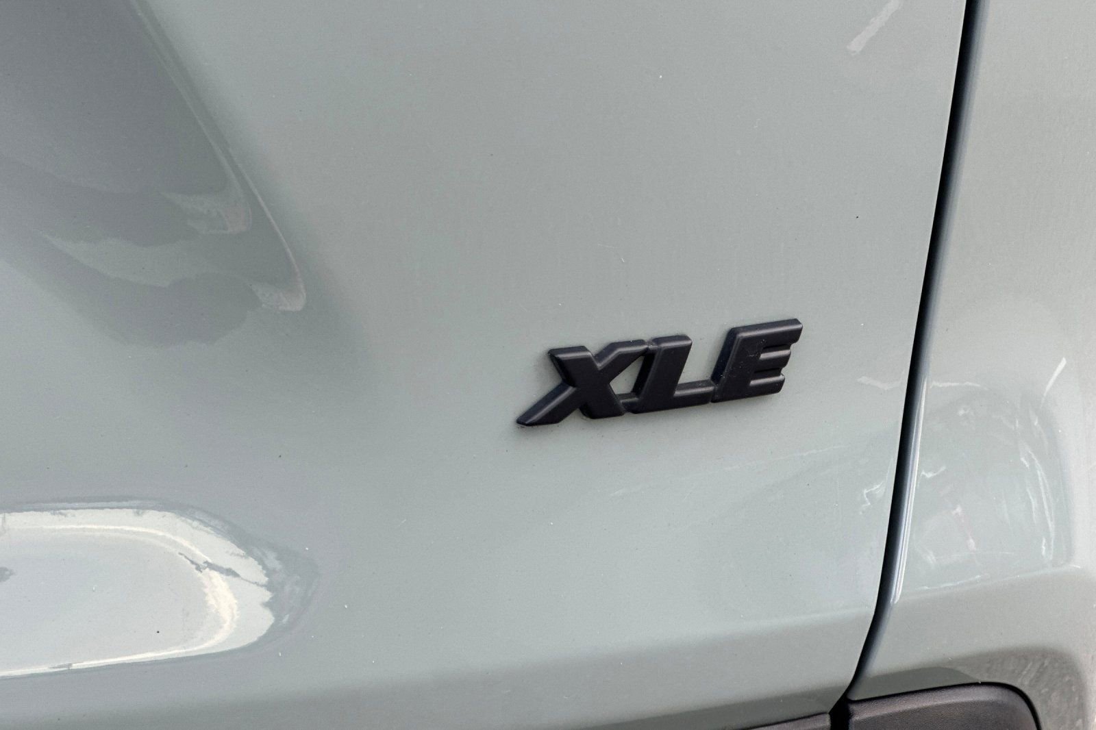 Used 2022 Toyota RAV4 XLE image 32