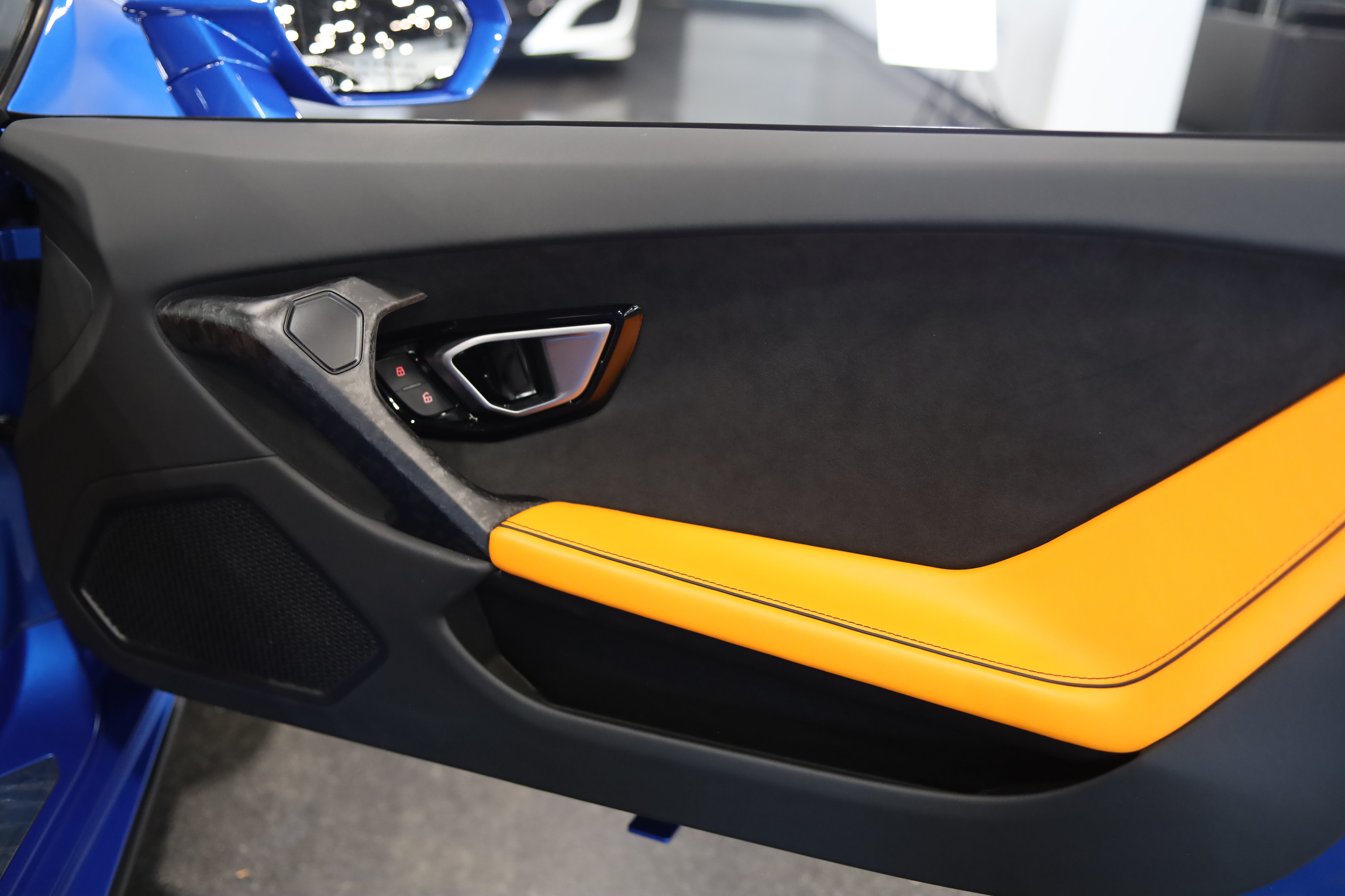 Used 2020 Lamborghini Huracan EVO RWD image 37