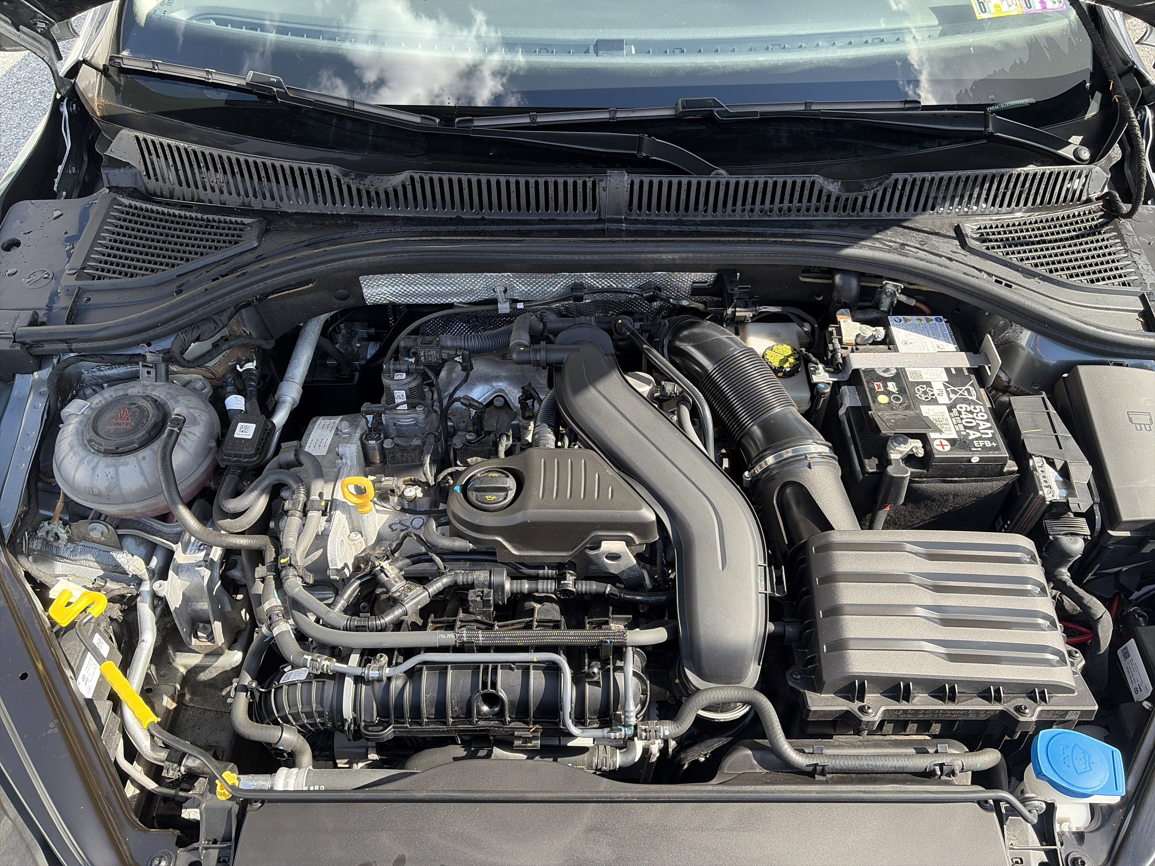 Used 2024 Volkswagen Jetta SE FWD image 29