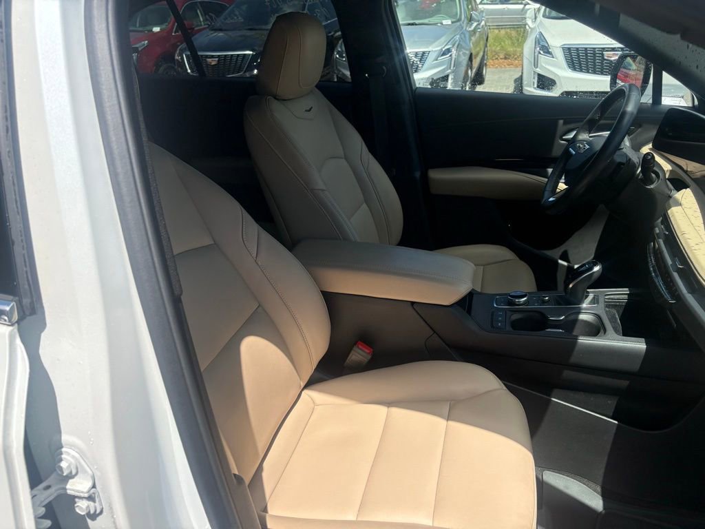 Certified 2024 Cadillac XT4 Luxury w/ Cold Weather Package FWD image 19