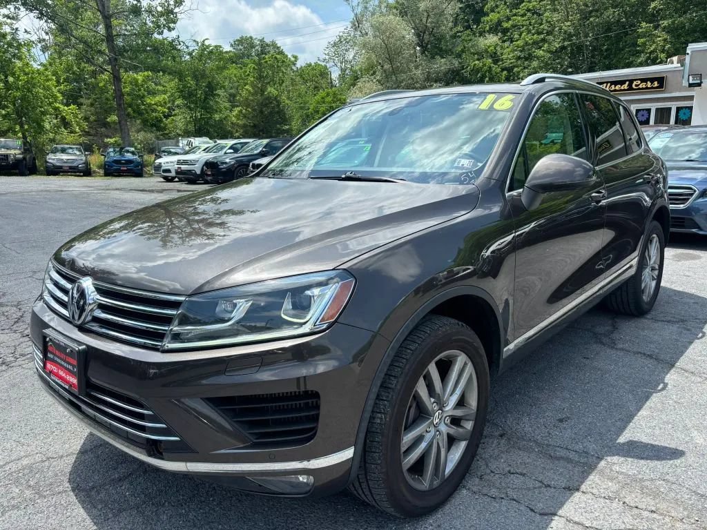 Used 2016 Volkswagen Touareg TDI AWD/4WD image 4