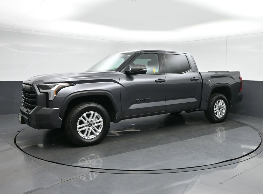 Used 2022 Toyota Tundra SR5 w/ SR5 Convenience Package image 3