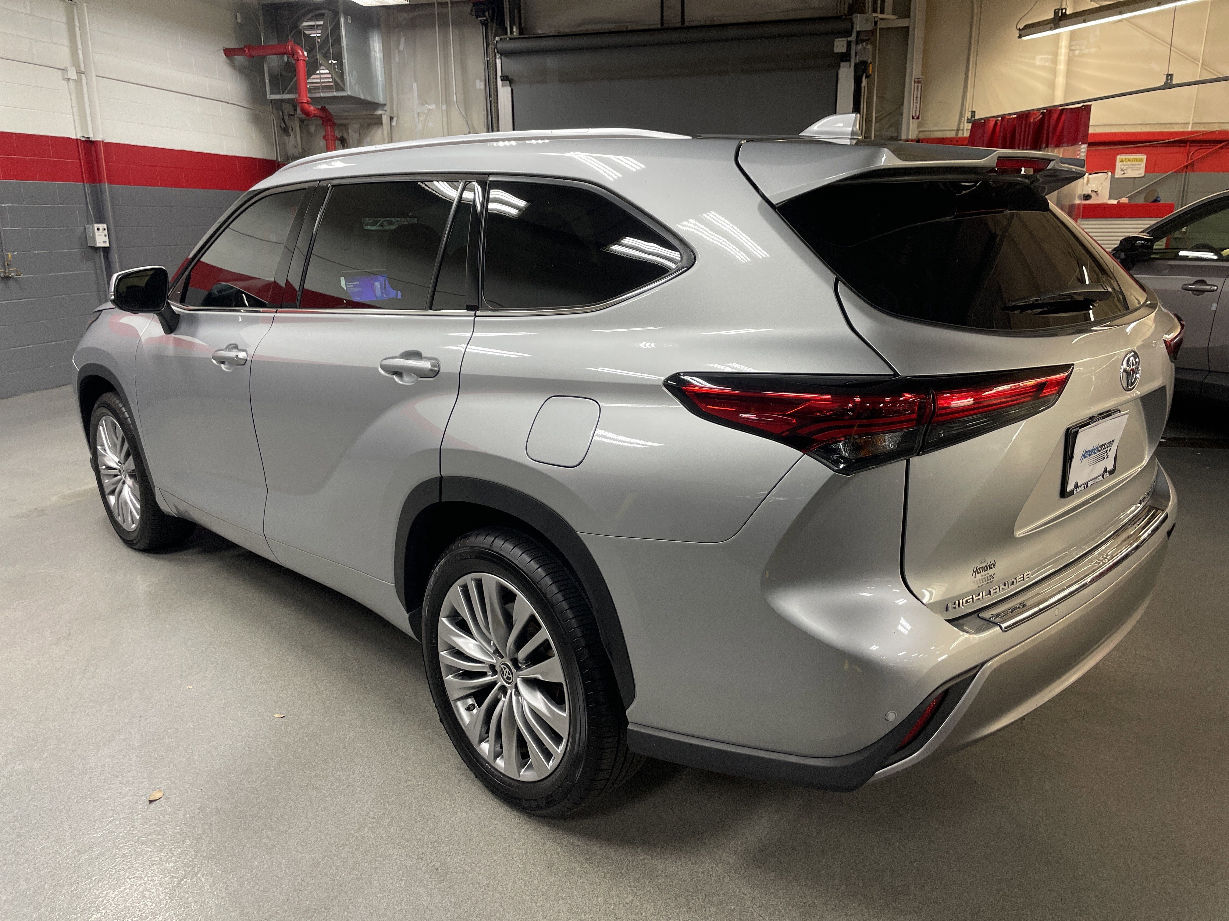Used 2023 Toyota Highlander Platinum FWD image 8