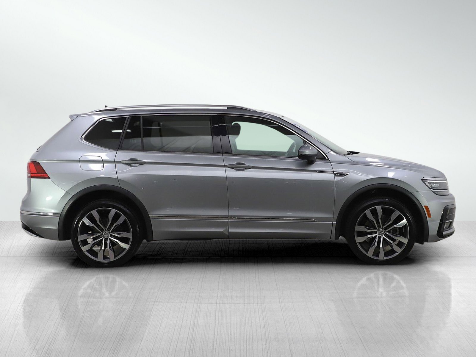 Used 2020 Volkswagen Tiguan SEL Premium R-Line w/ 3rd Row Seat Package image 6