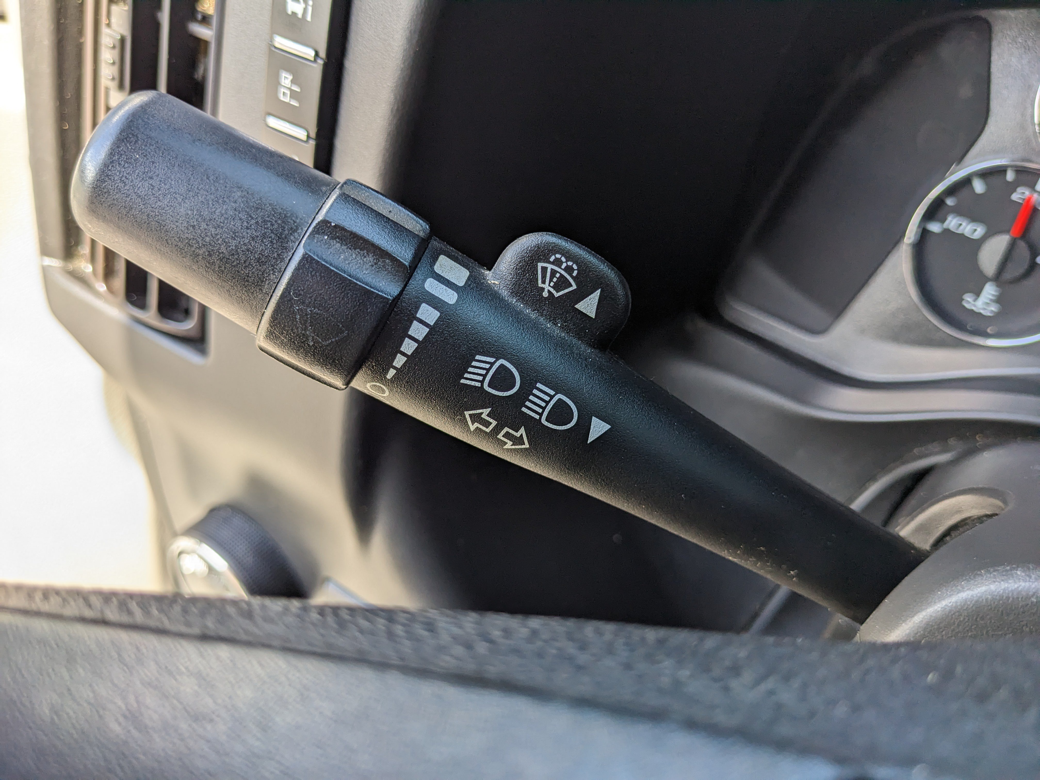 Used 2019 Chevrolet Express 2500 RWD image 32