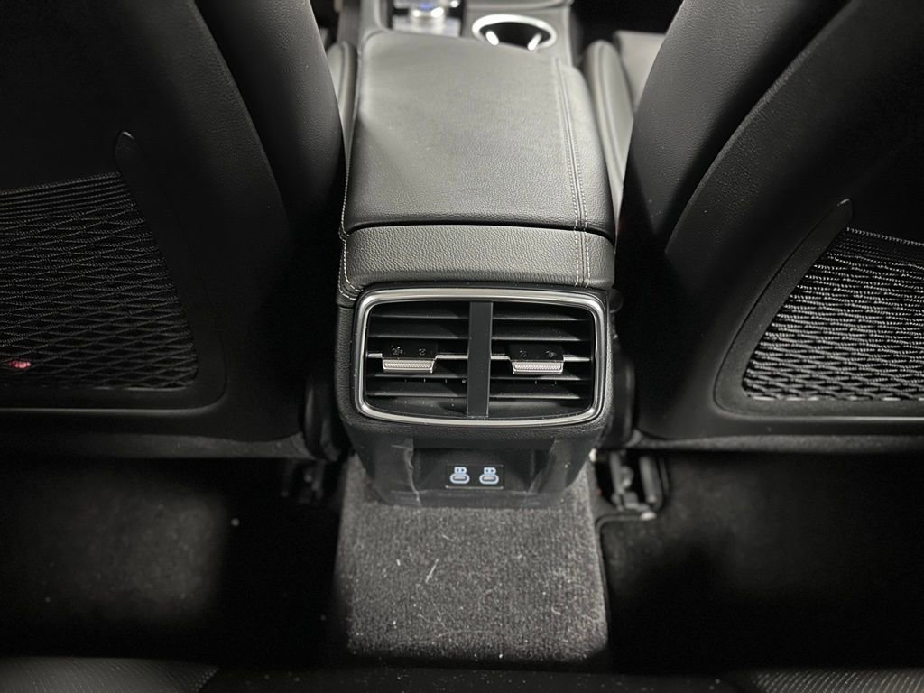 Used 2025 Genesis G70 2.5T image 21