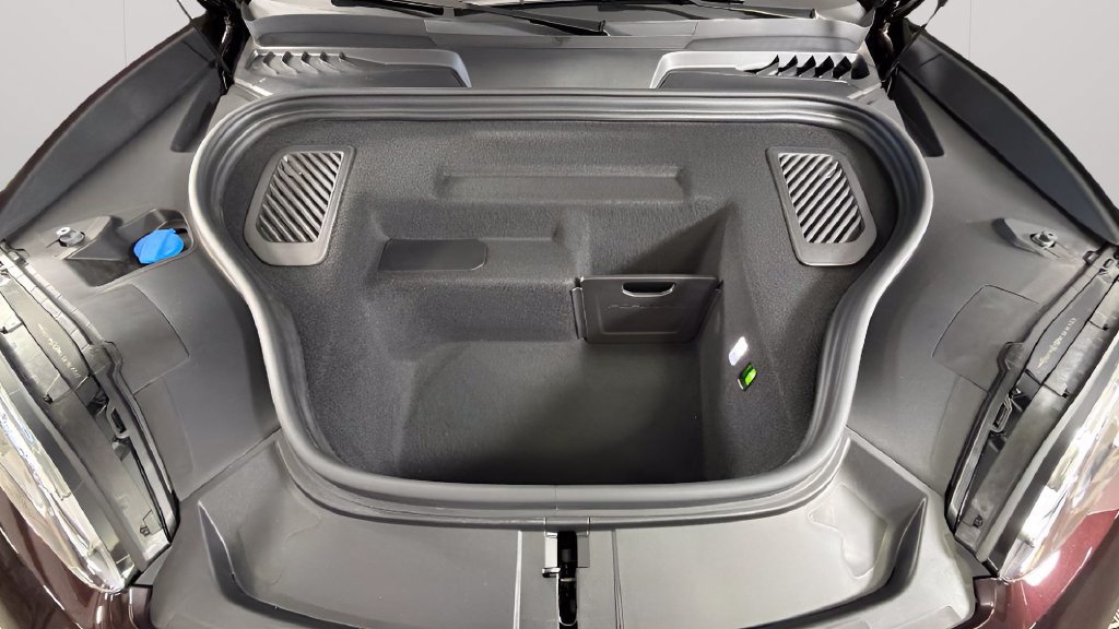 Used 2025 Porsche Macan Electric w/ Premium Package RWD image 40