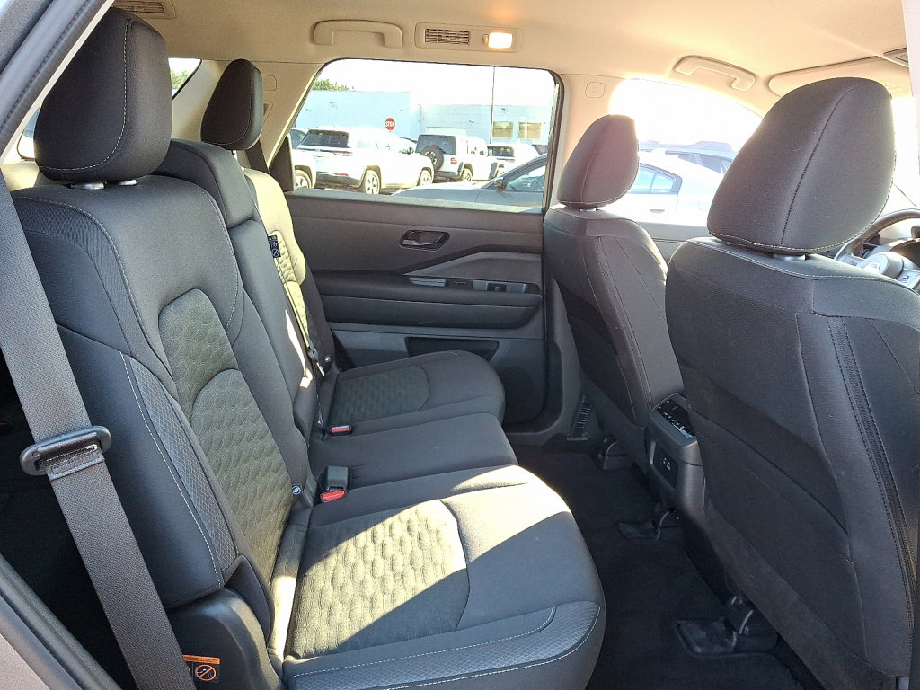 Used 2025 Nissan Pathfinder SV image 15