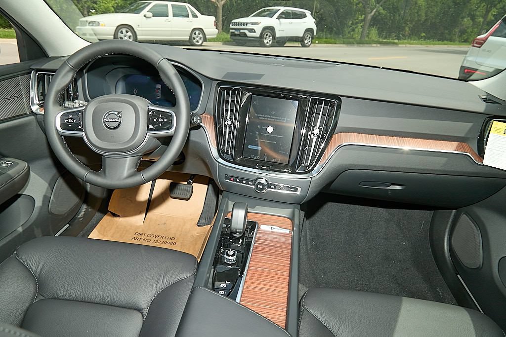 New 2026 Volvo V60 B5 Cross Country Plus w/ Climate Package AWD/4WD image 24