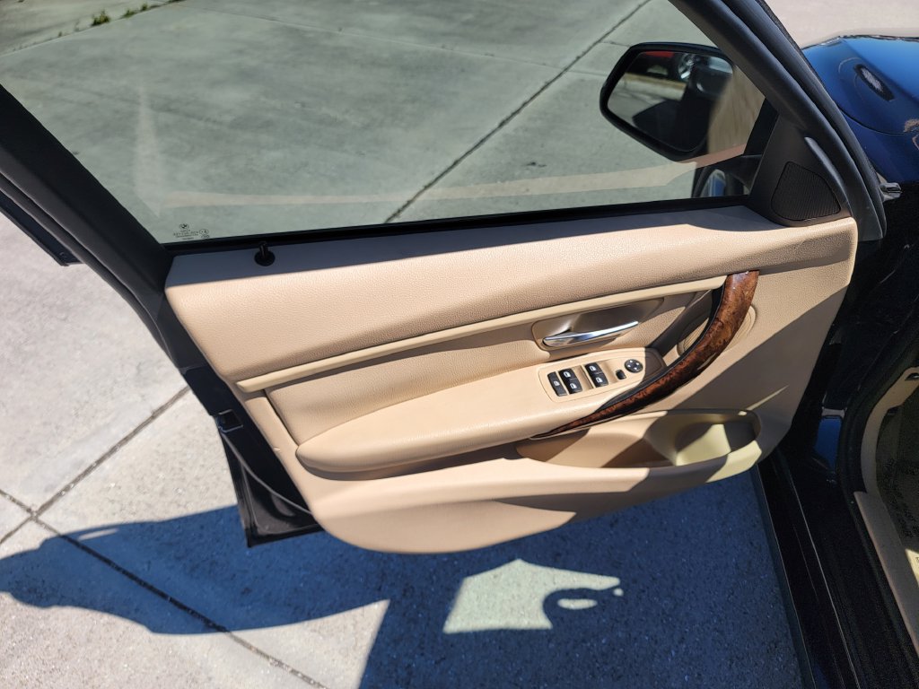 Used 2014 BMW 320i xDrive Sedan AWD/4WD image 10