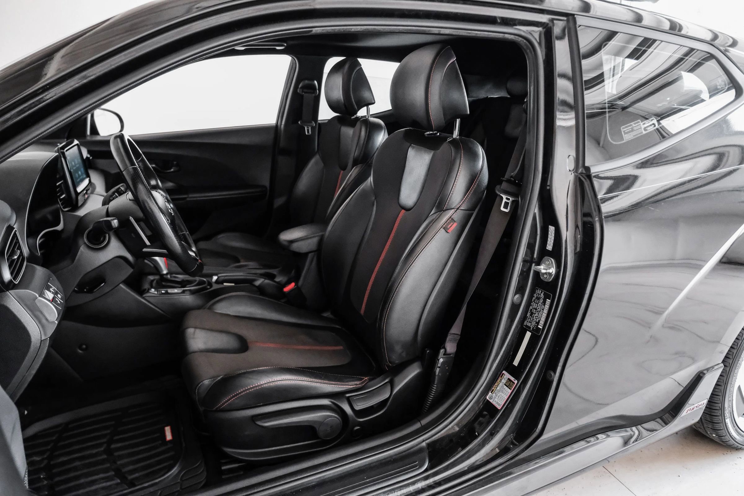 Used 2020 Hyundai Veloster Turbo FWD image 27