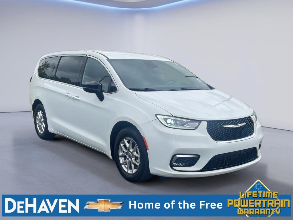 Used 2025 Chrysler Pacifica Select FWD image 8