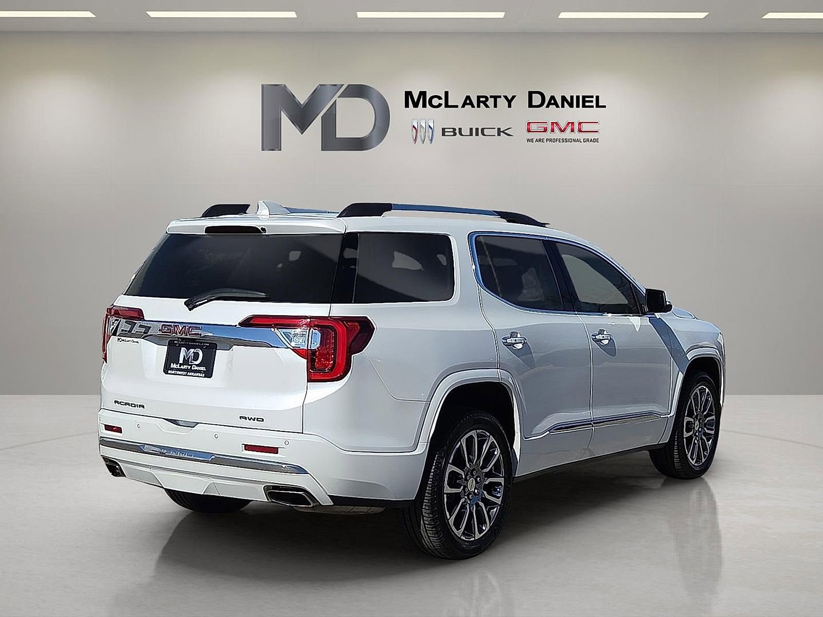 Certified 2020 GMC Acadia Denali w/ LPO, Floor Liner Package image 5