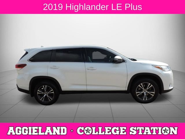 Used 2019 Toyota Highlander Plus FWD image 2