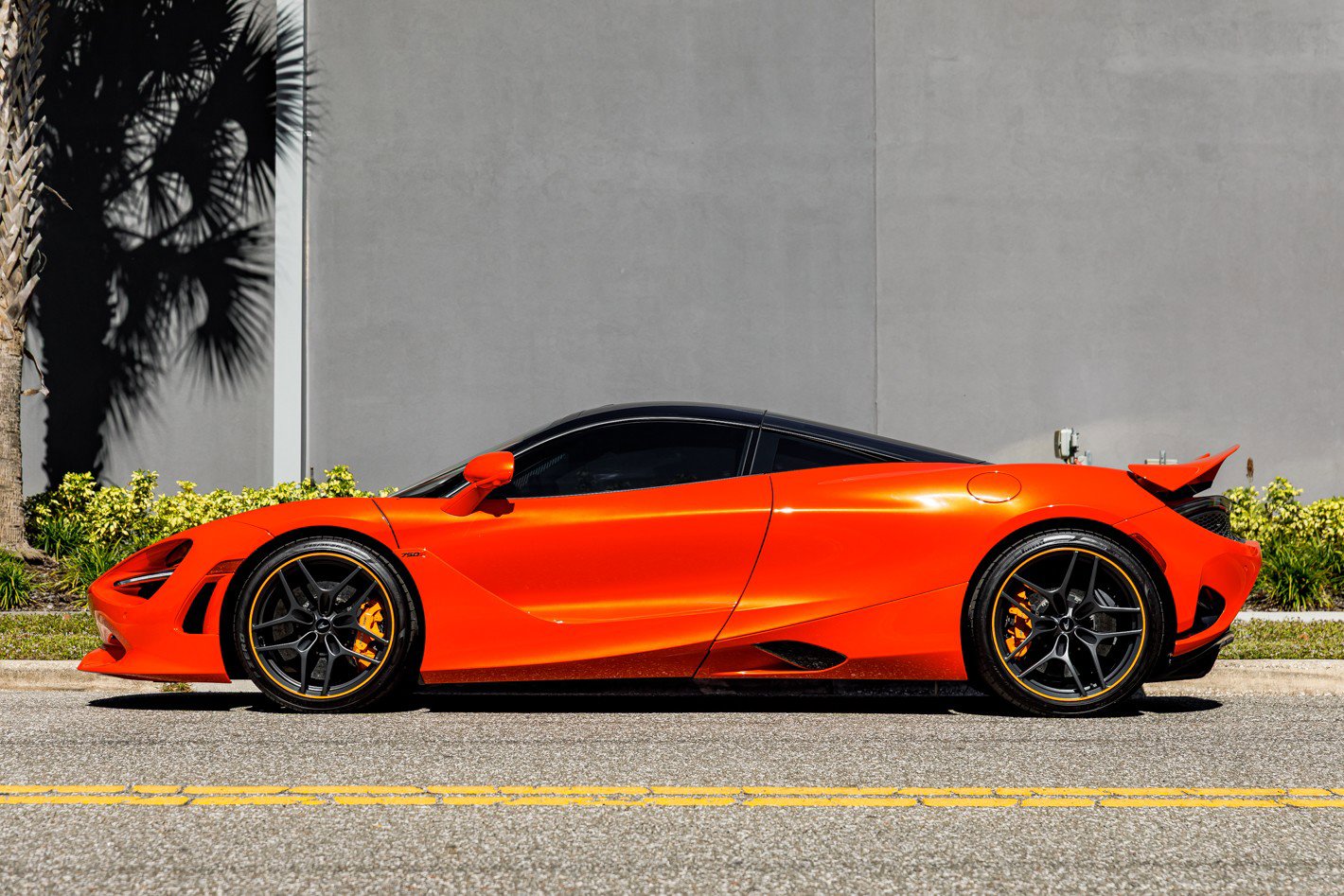 Used 2024 McLaren 750S RWD image 3