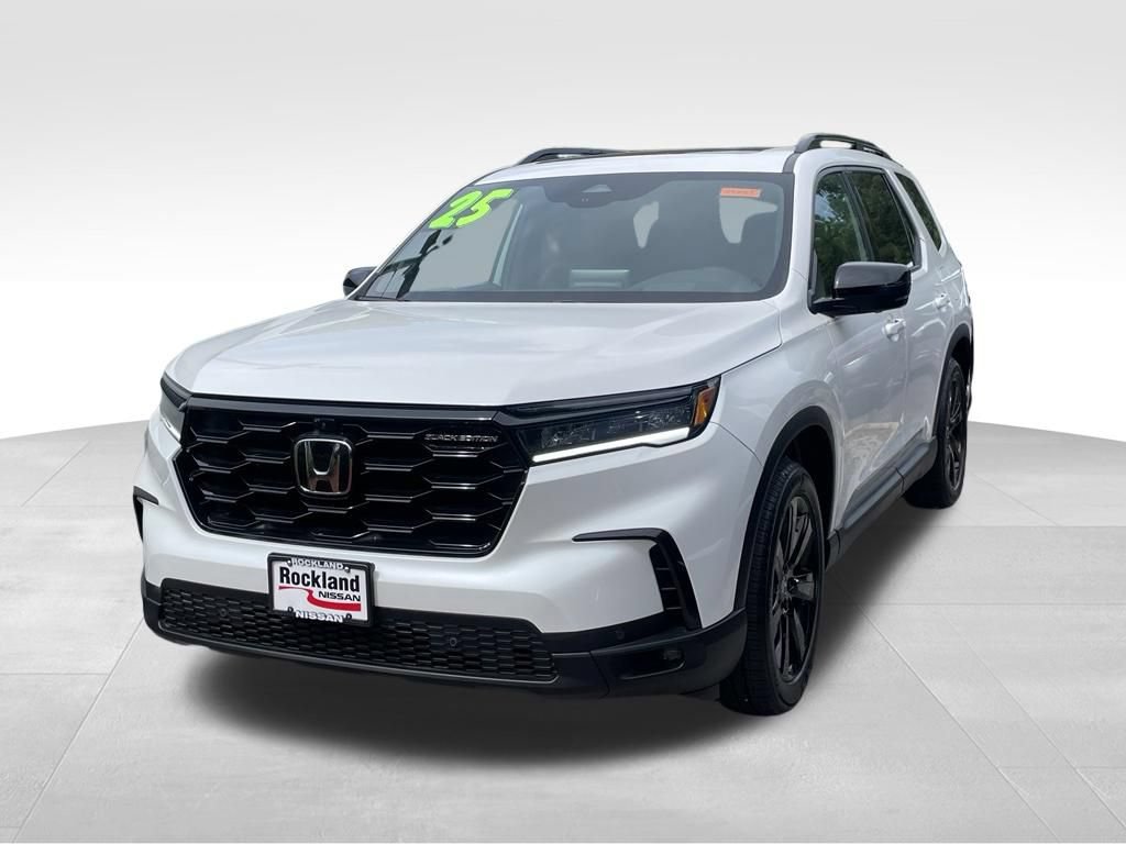 Used 2025 Honda Pilot Black Edition image 2