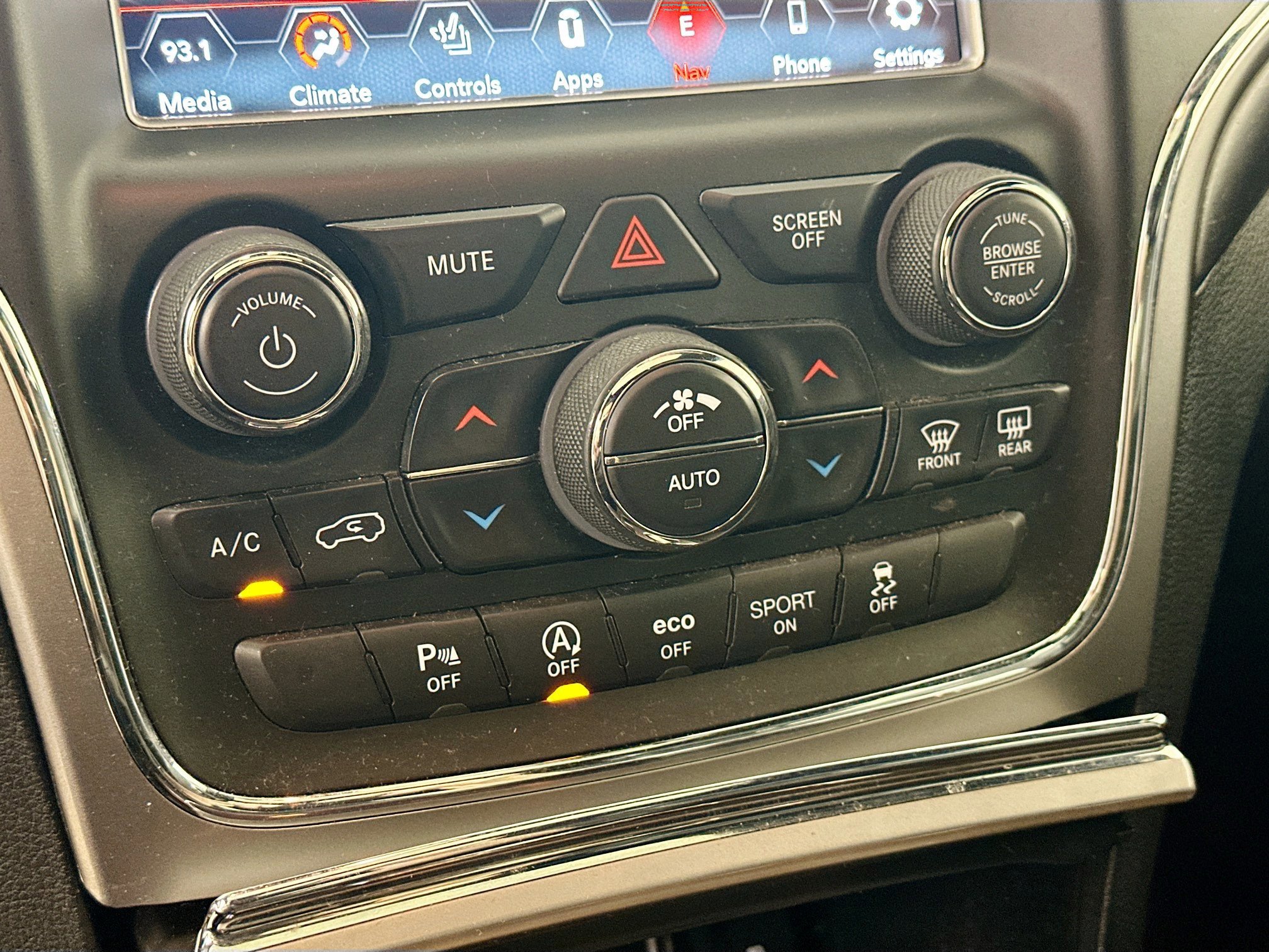 Used 2018 Jeep Grand Cherokee Altitude AWD/4WD image 20