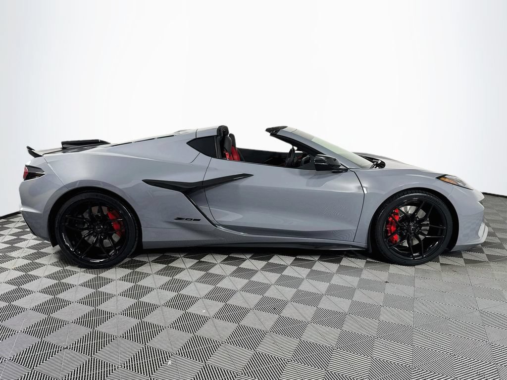 Used 2025 Chevrolet Corvette Z06 w/ Stealth Interior Trim Package RWD image 9