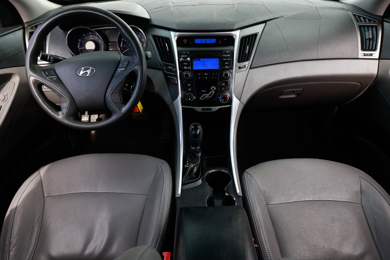 Used 2013 Hyundai Sonata GLS image 2