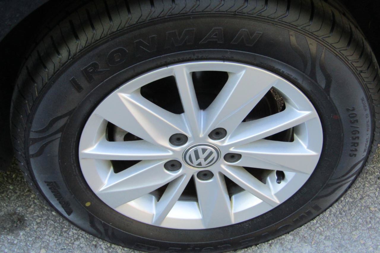 Used 2017 Volkswagen Golf S FWD image 30