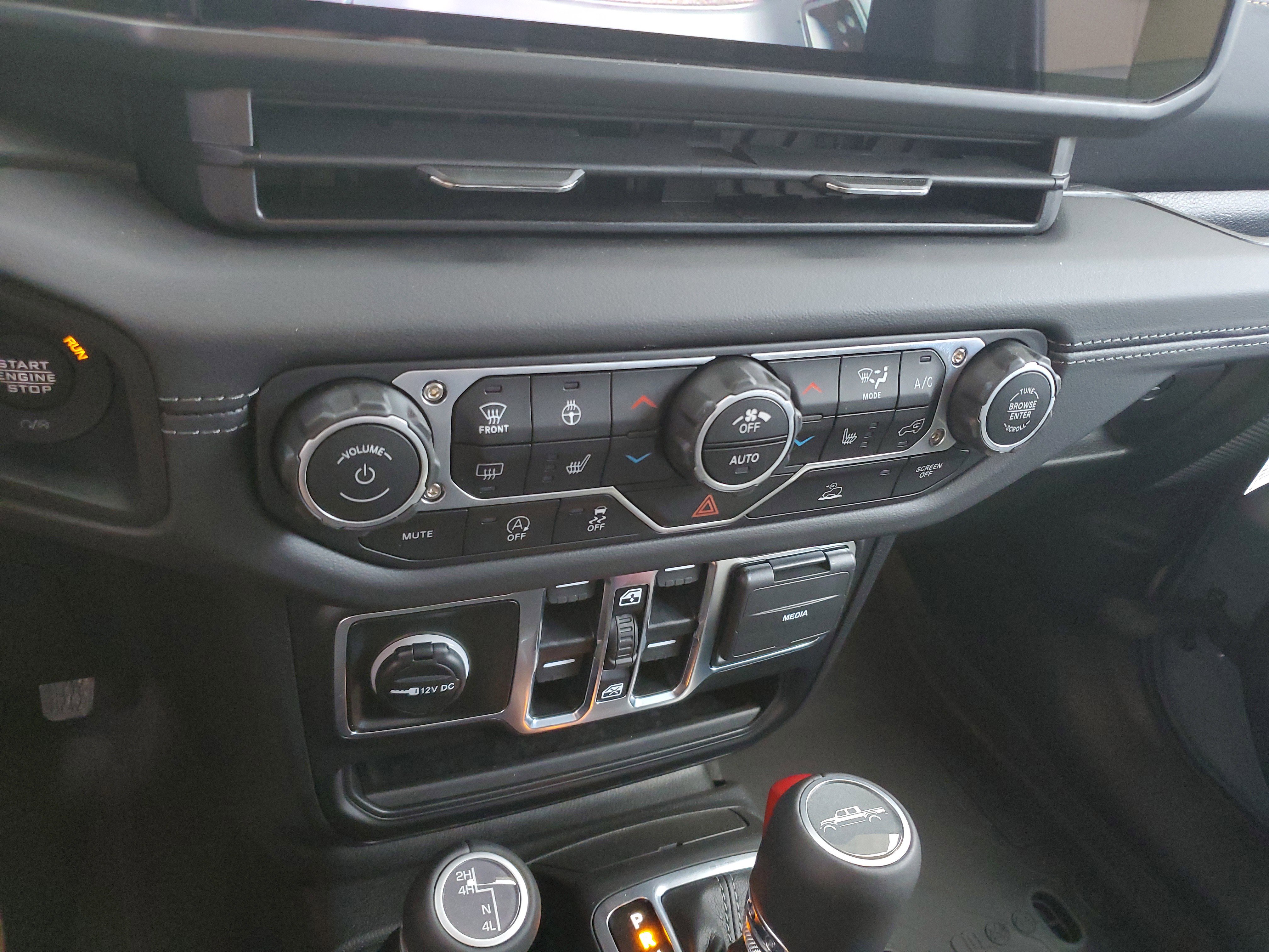 New 2025 Jeep Gladiator High Tide image 18