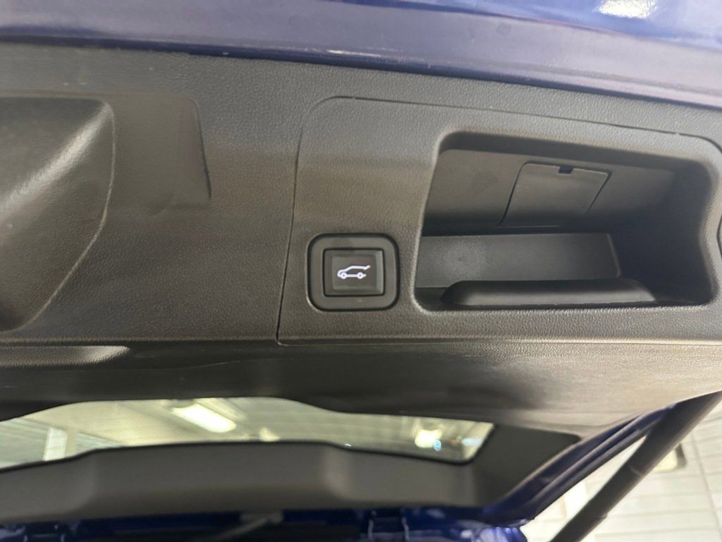 Certified 2023 GMC Acadia SLE w/ Driver Convenience Package image 24