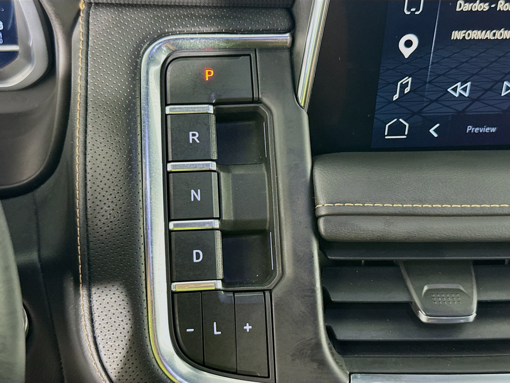 Used 2023 GMC Yukon AT4 AWD/4WD image 18