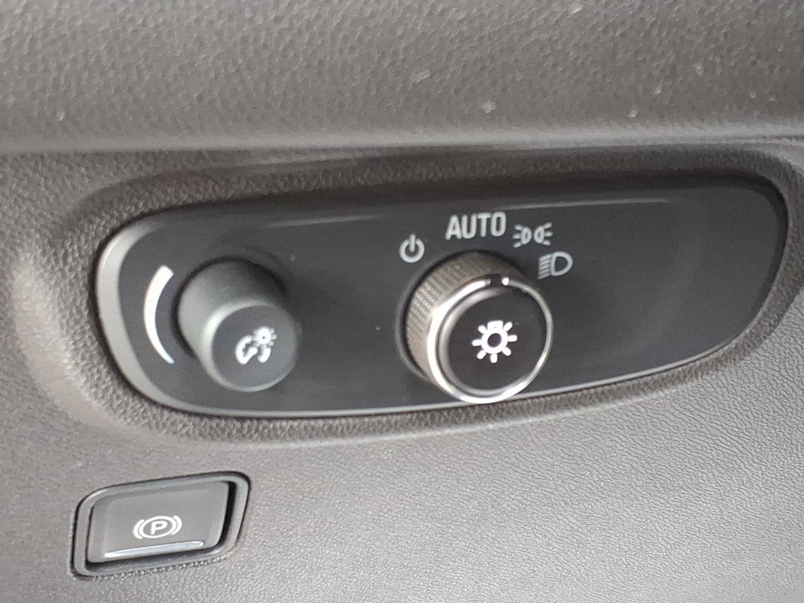 Used 2024 GMC Terrain SLE image 15