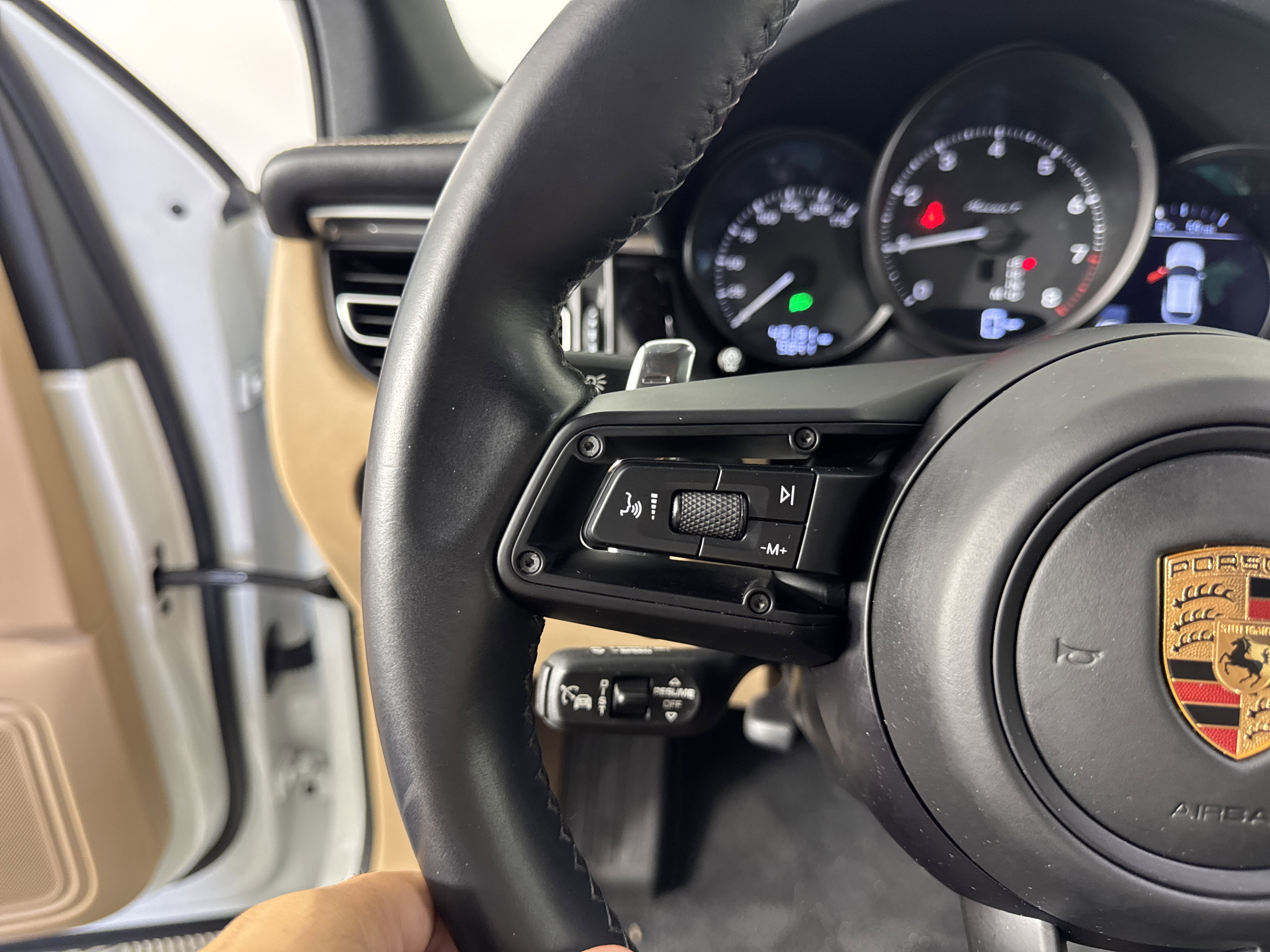 Used 2023 Porsche Macan Turbo image 29