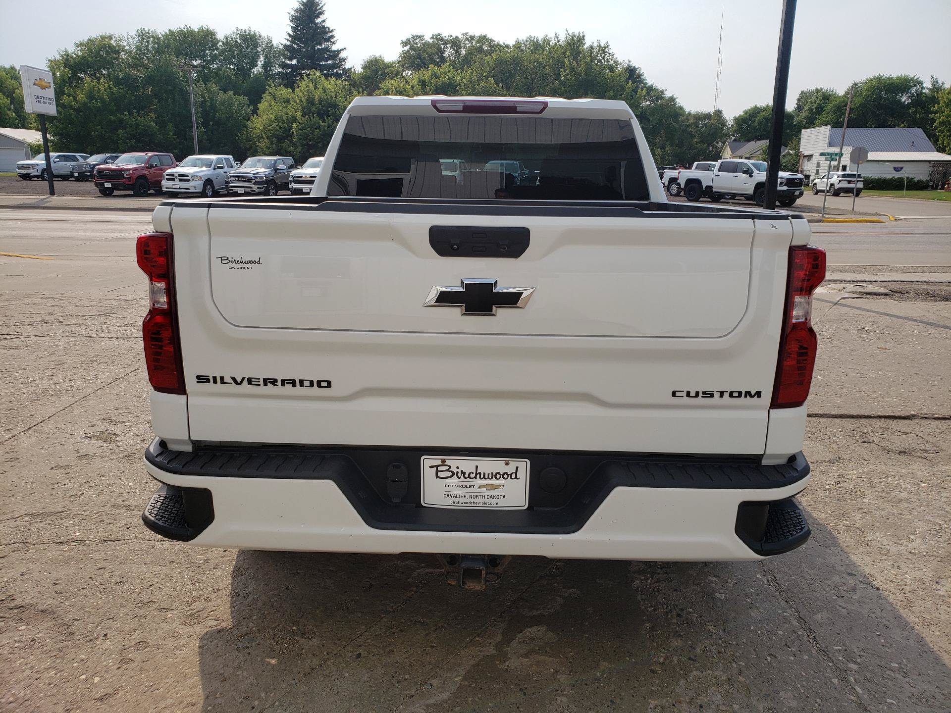 Used 2022 Chevrolet Silverado 1500 Custom w/ LPO, Dark Essentials Package AWD/4WD image 4