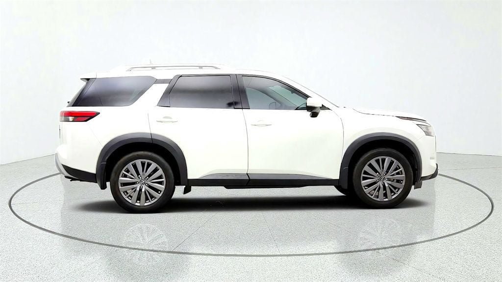 Used 2024 Nissan Pathfinder SL w/ SL Premium Package FWD image 4