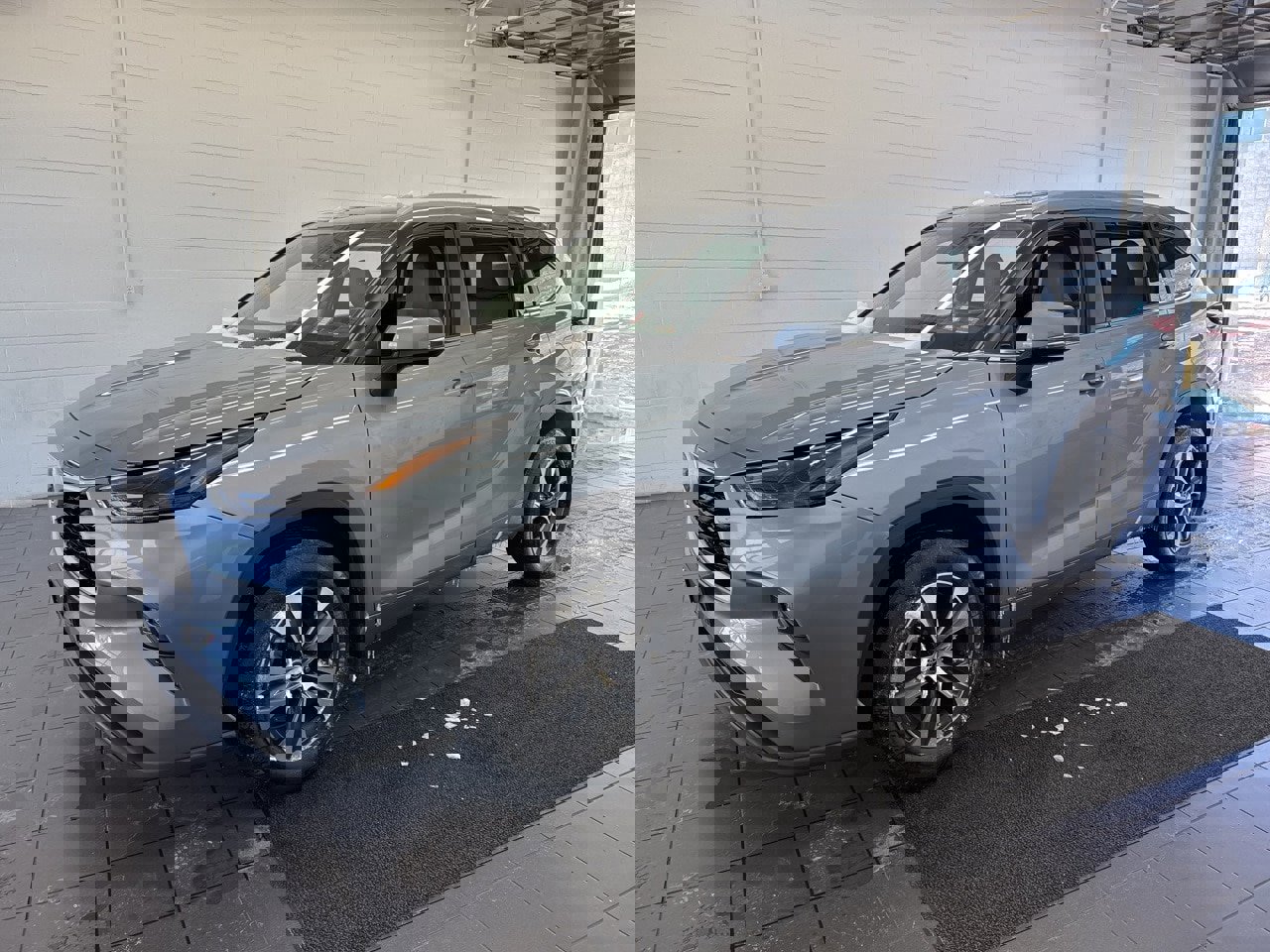 Certified 2024 Toyota Highlander XLE image 4