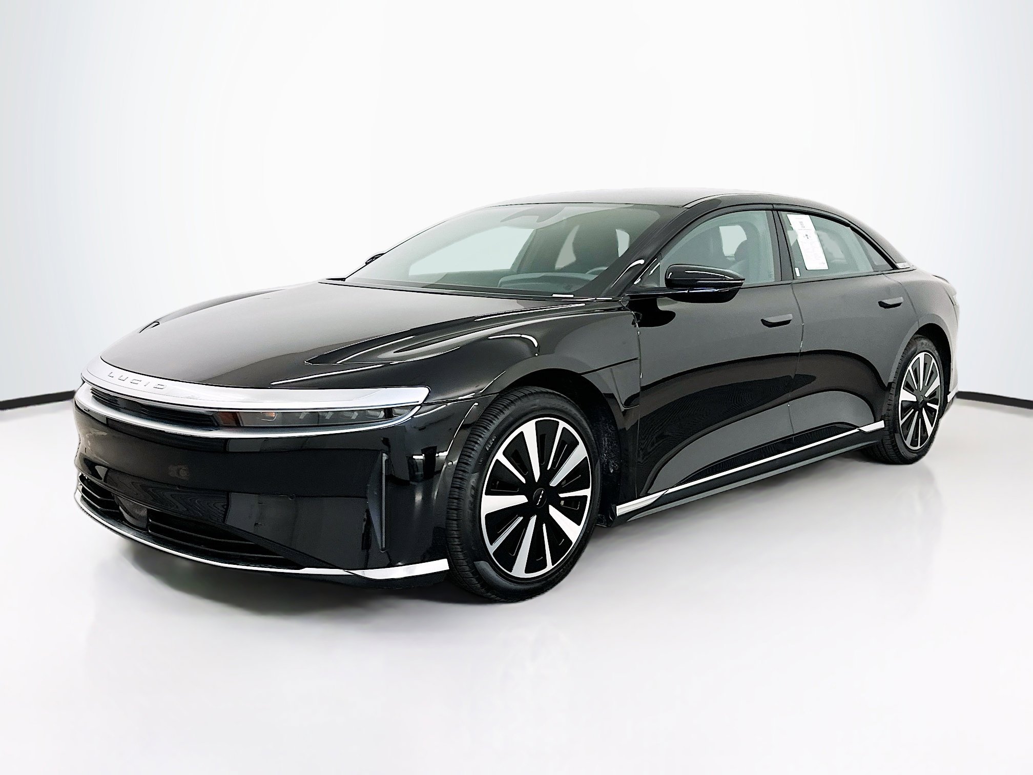 Used 2023 Lucid Air Pure image 3