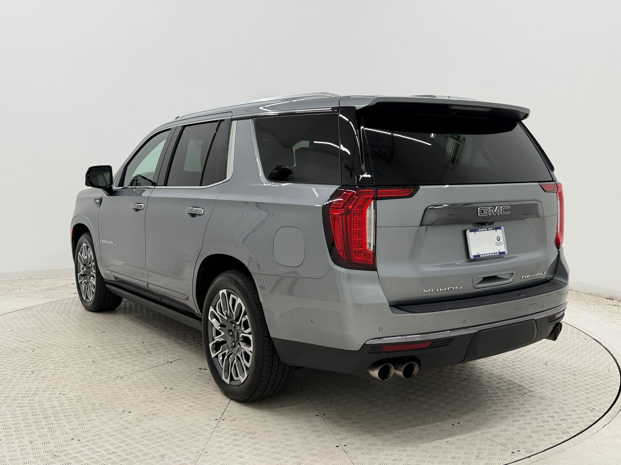 Used 2024 GMC Yukon Denali Ultimate AWD/4WD image 3