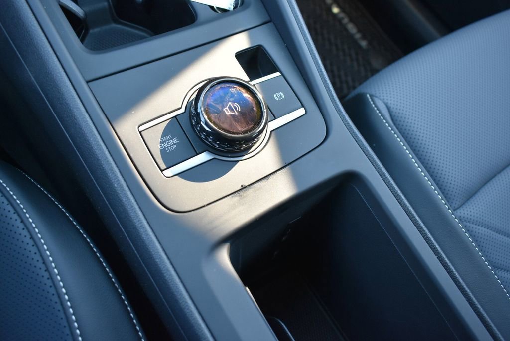 Used 2025 Volkswagen Tiguan SE R-Line image 23