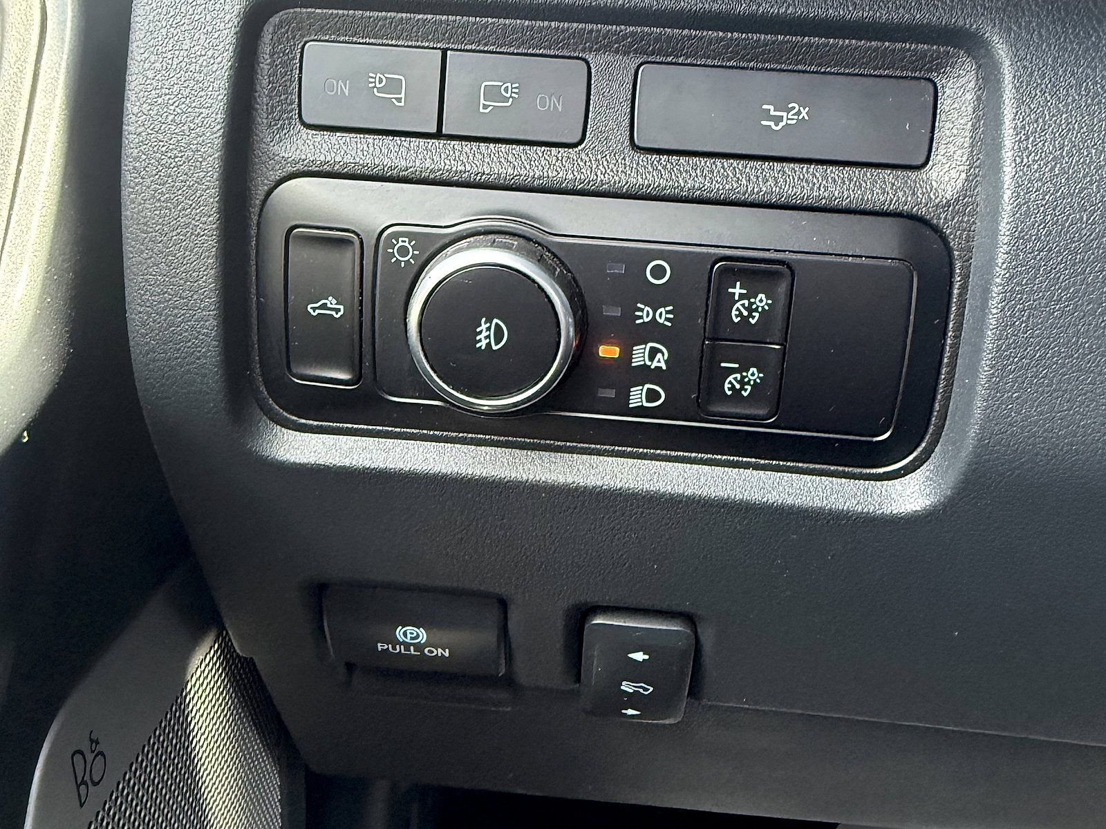 Used 2023 Ford F350 Lariat w/ Tow Technology Package image 13