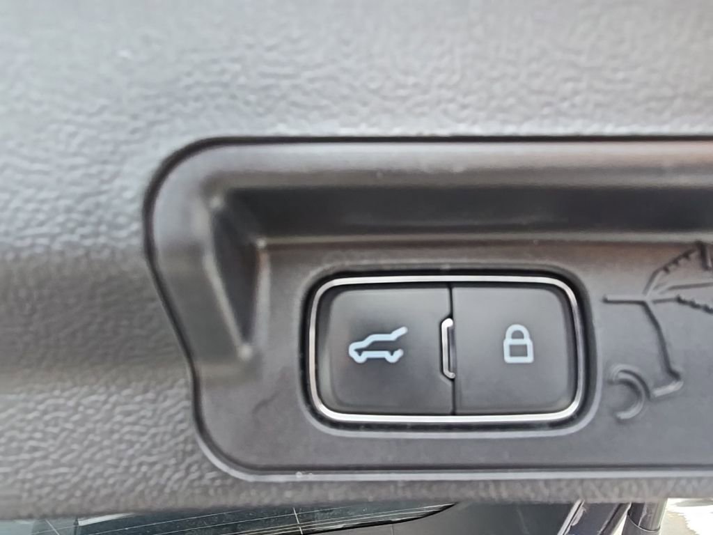 Used 2023 Ford Explorer XLT w/ Equipment Group 202A image 12