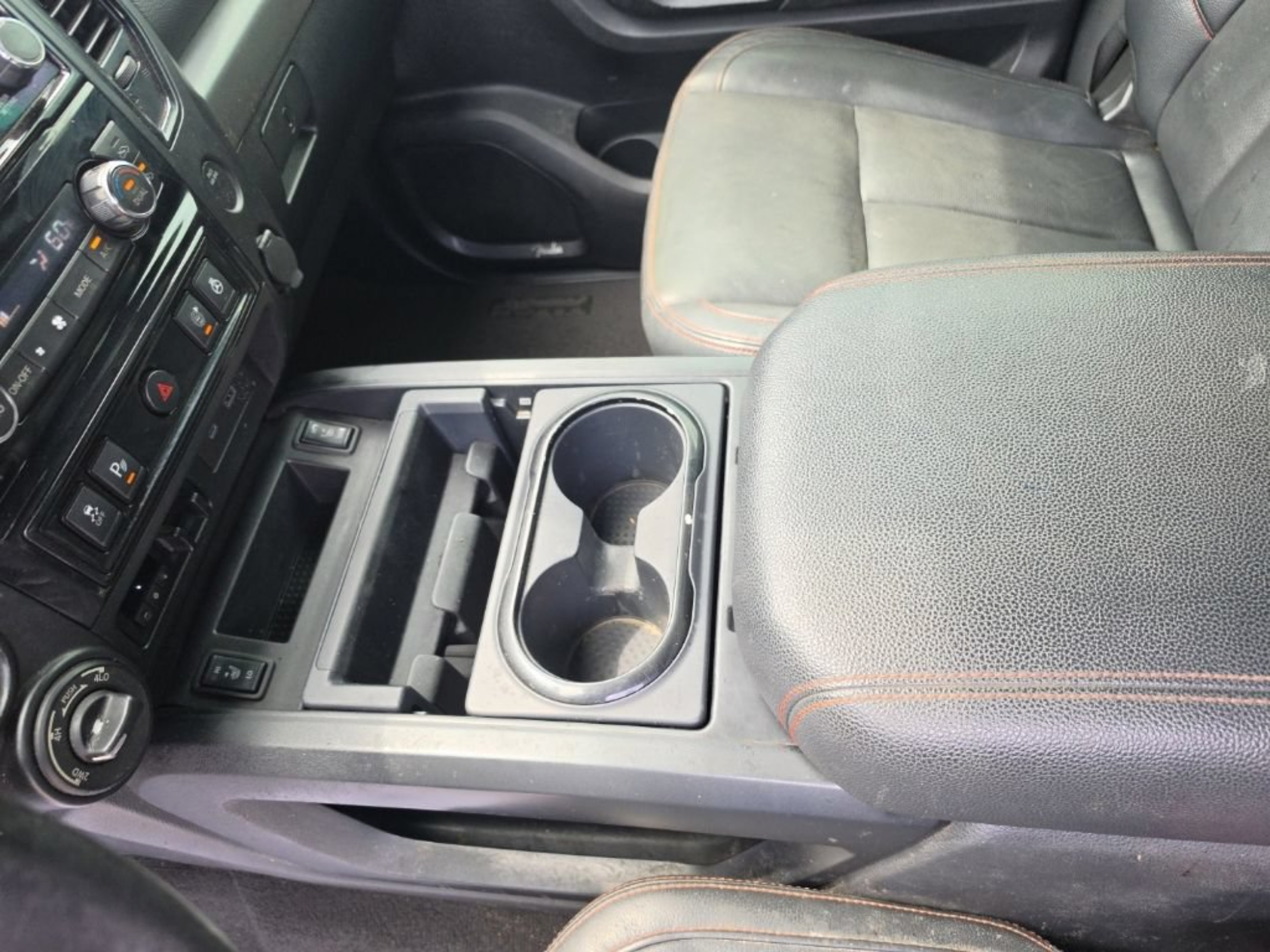 Used 2020 Nissan Titan PRO-4X w/ Pro-4x Convenience Package AWD/4WD image 18