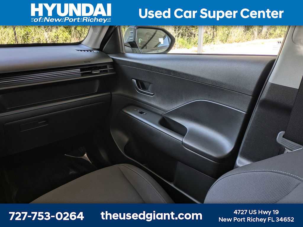 Used 2024 Hyundai Kona SE image 18