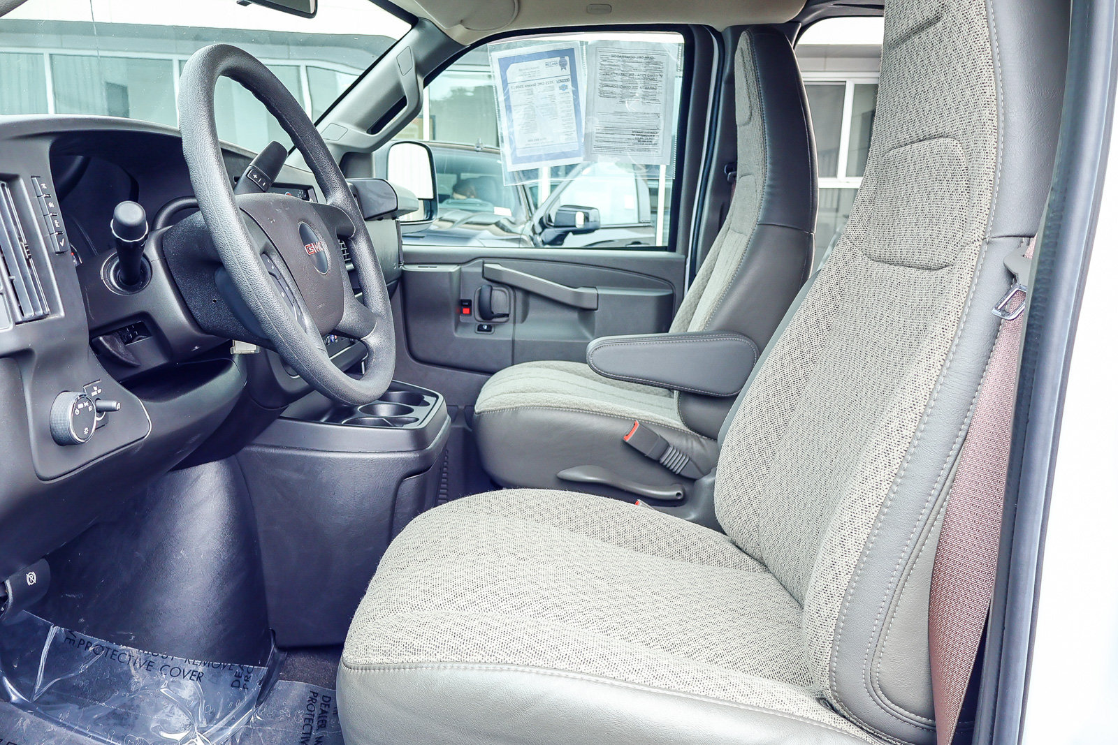 Used 2025 GMC Savana 3500 LT w/ LT Preferred Equipment Group RWD image 12