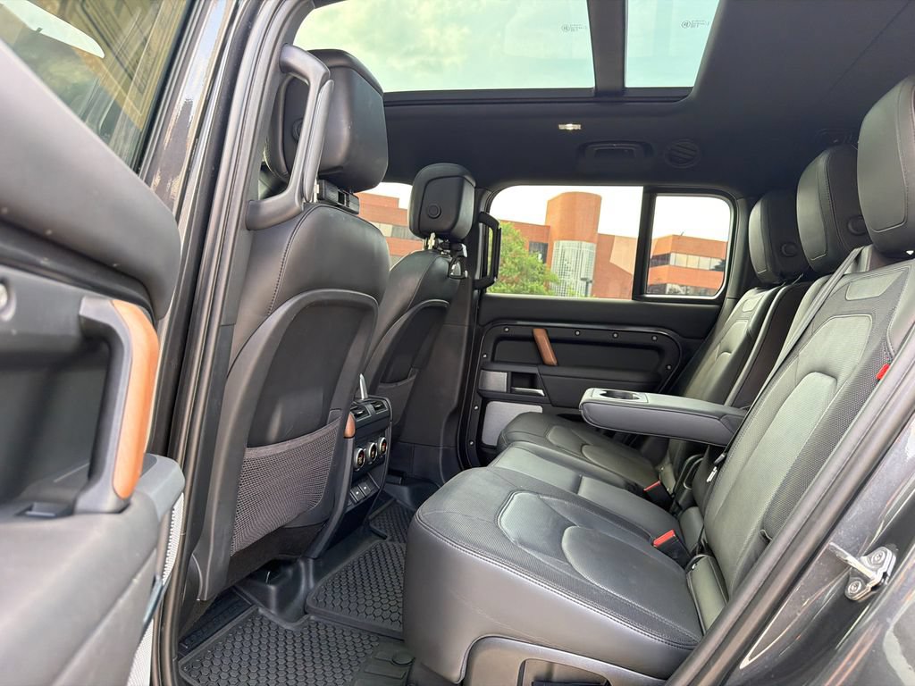 Used 2023 Land Rover Defender 130 X-Dynamic SE AWD/4WD image 17