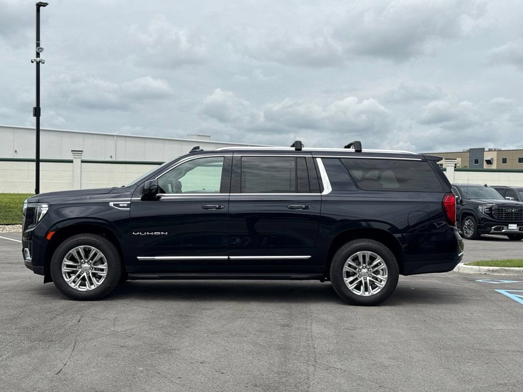Used 2022 GMC Yukon XL SLT w/ SLT Premium Package AWD/4WD image 4
