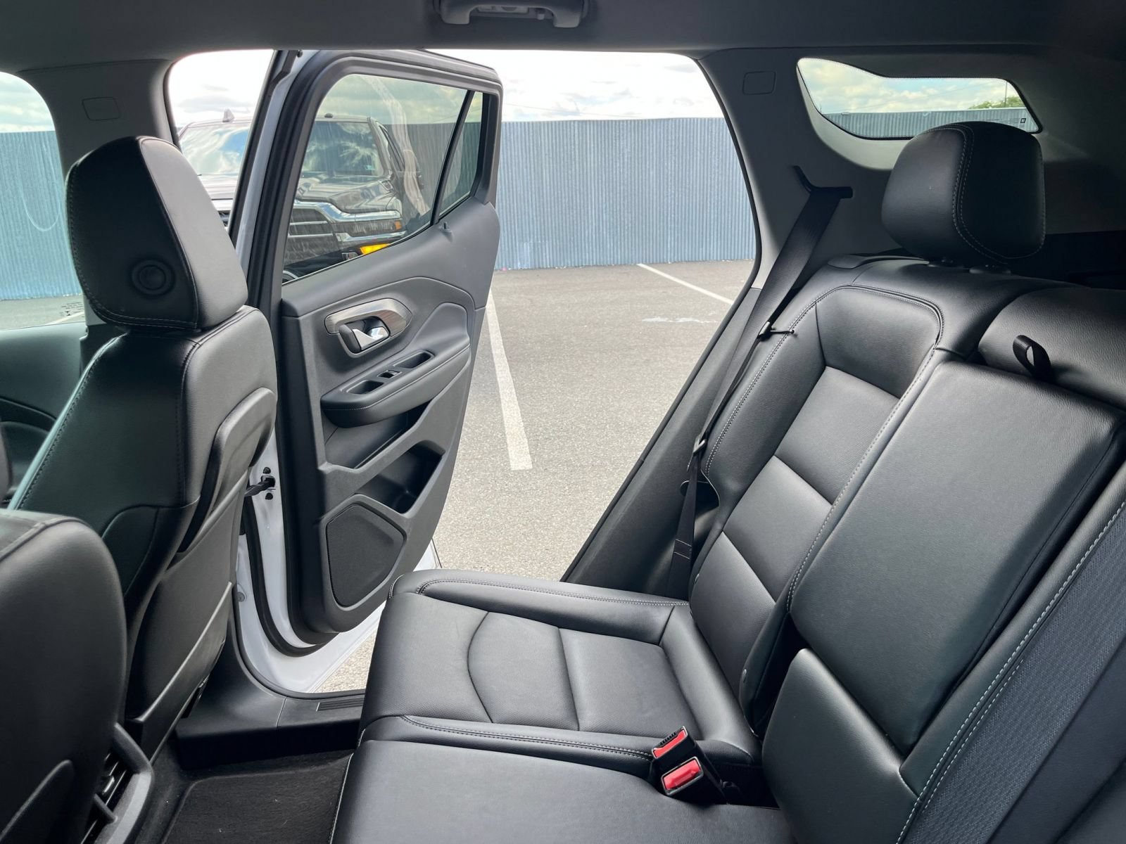 Used 2024 GMC Terrain SLT AWD/4WD image 40