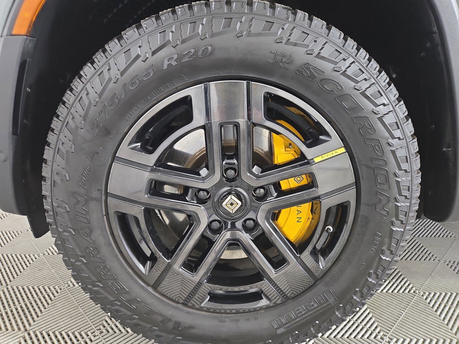 Used 2024 Rivian R1S Adventure AWD/4WD image 9