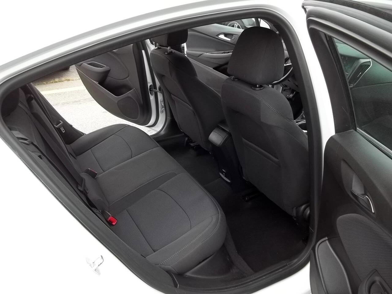 Used 2017 Chevrolet Cruze LT w/ Convenience Package image 11