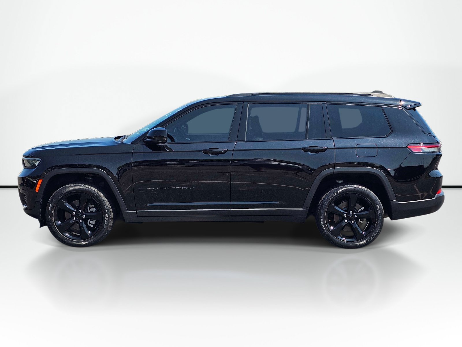 Used 2024 Jeep Grand Cherokee L Laredo RWD image 13