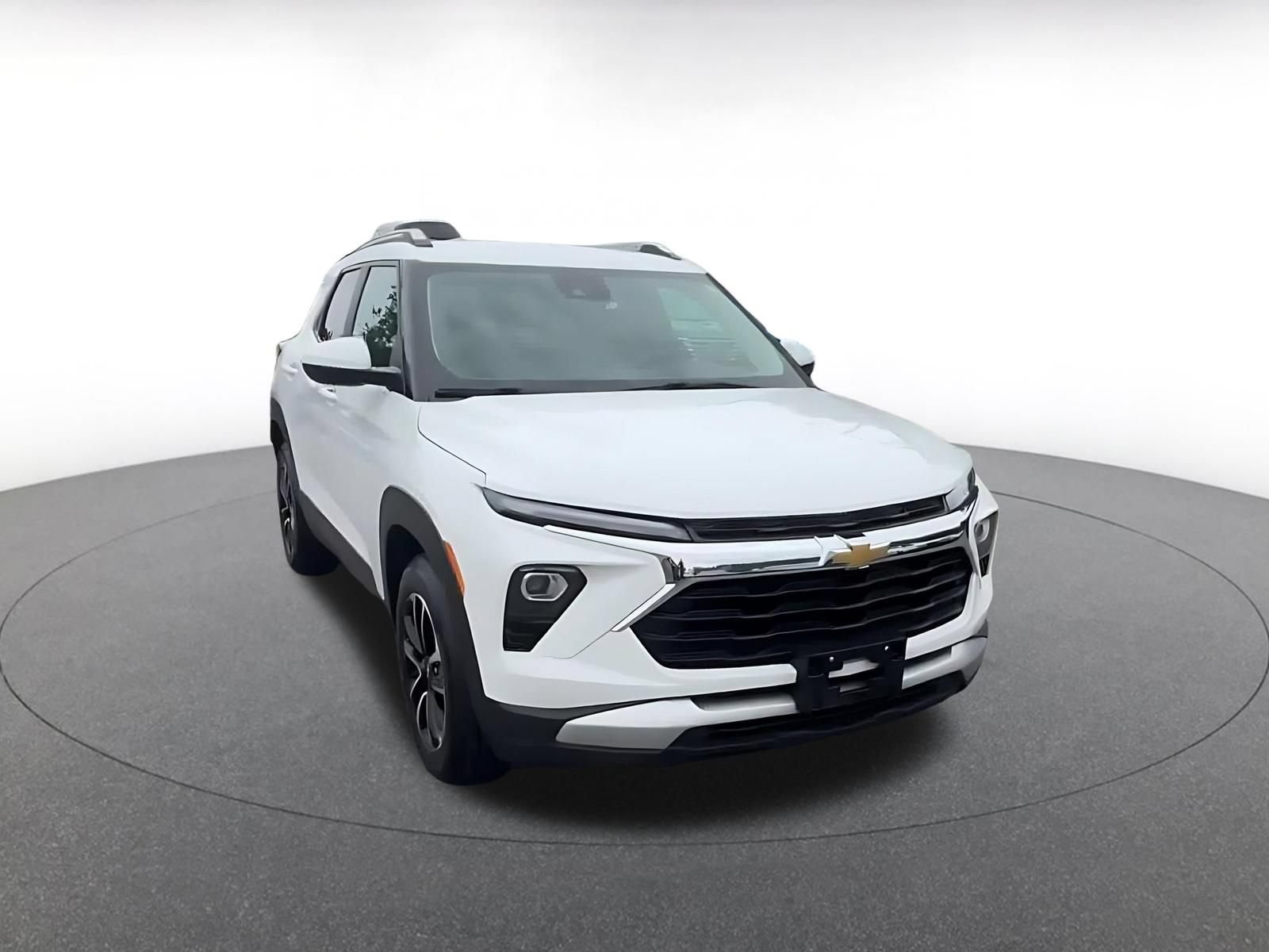 Used 2025 Chevrolet TrailBlazer LT FWD image 3