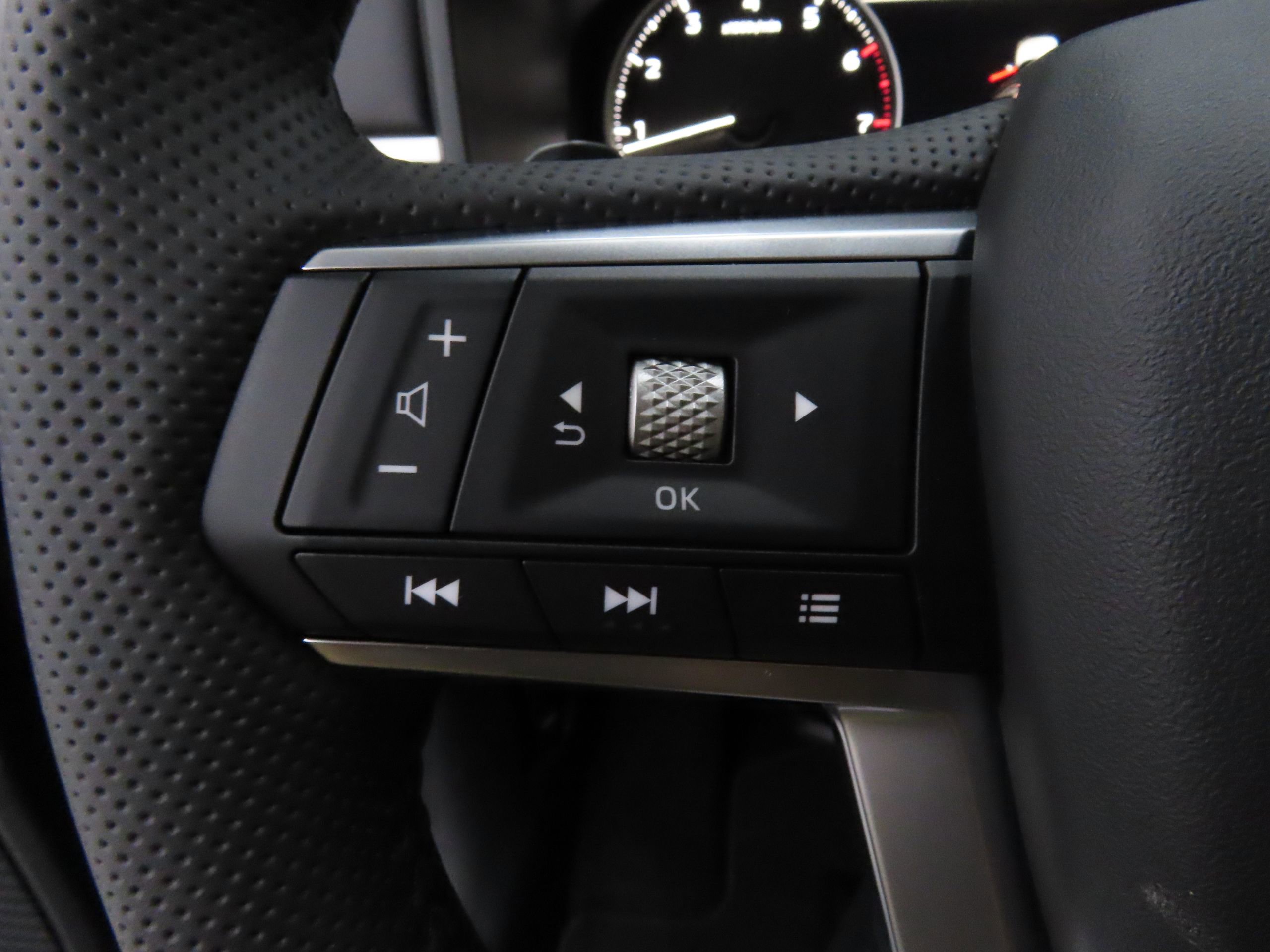 New 2025 Mitsubishi Outlander SE image 12