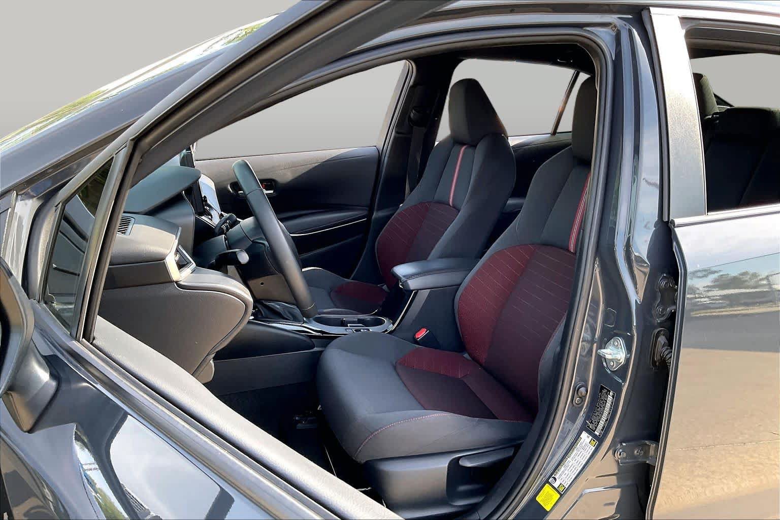 Used 2023 Toyota Corolla SE FWD image 8